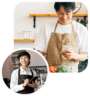 スマホで注文している様子