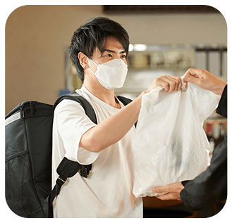 配達している様子